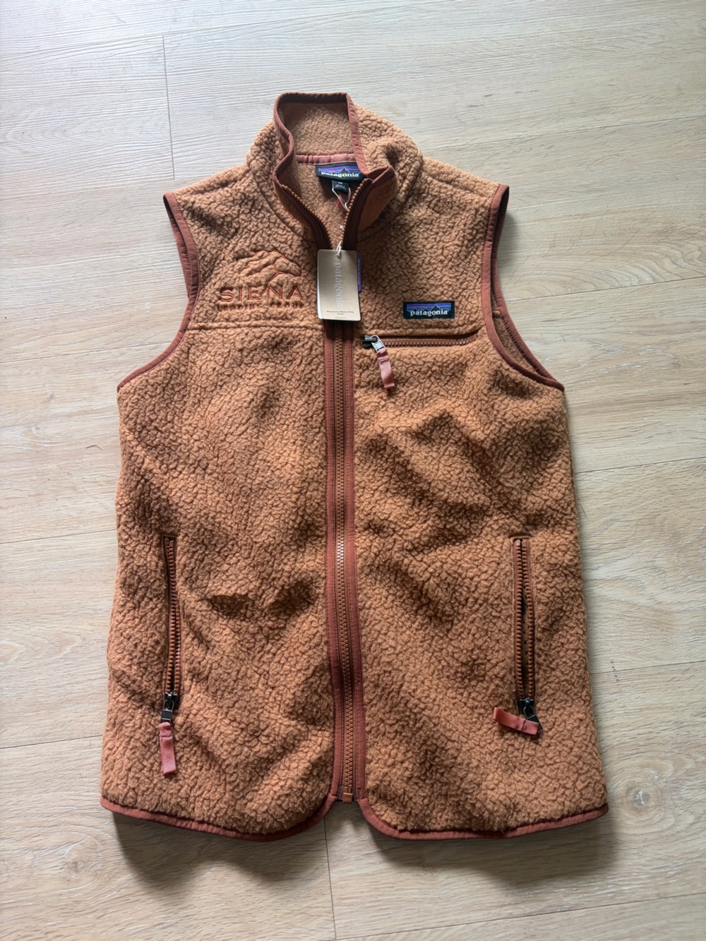 NWT Patagonia Women's Retro Pile Vest in Rust xs